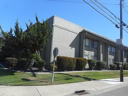 2nd image of 5306 El Camino Ave APT 3