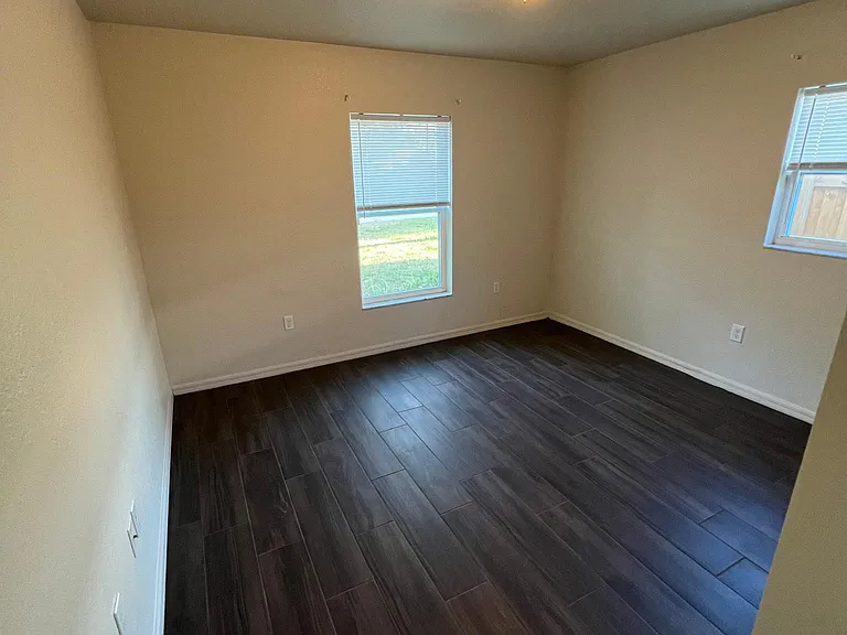 1448 Oak St — Photo 21