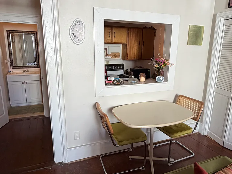 335 King St #A — Photo 5