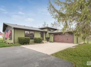 333 Mary Ann Dr, Somonauk, IL 60552