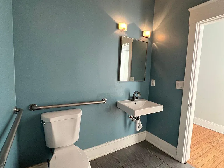 1612 Elm St #1R — Photo 9
