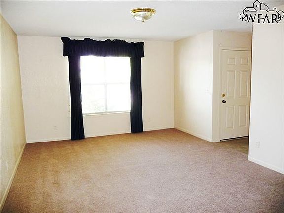 2nd image of 2953 Featherston Ave