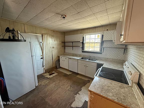 5th image of 1801 Young Ave