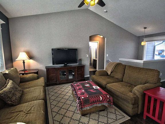 5th image of 810 S Hedgewood Cir