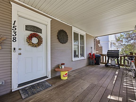 3rd image of 1538 4th Ave SE