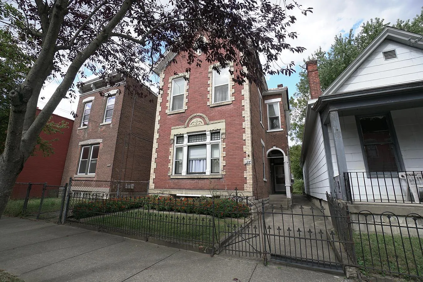 314 E 17th St photo 1