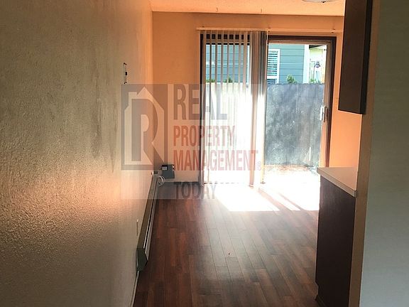 4th image of 4644 N Pearl St APT 2