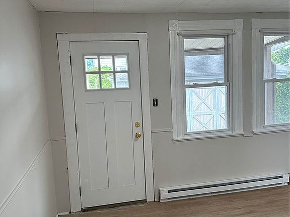 4th image of 109 Welles St