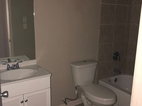 2nd image of 600 Sweetbriar St APT D