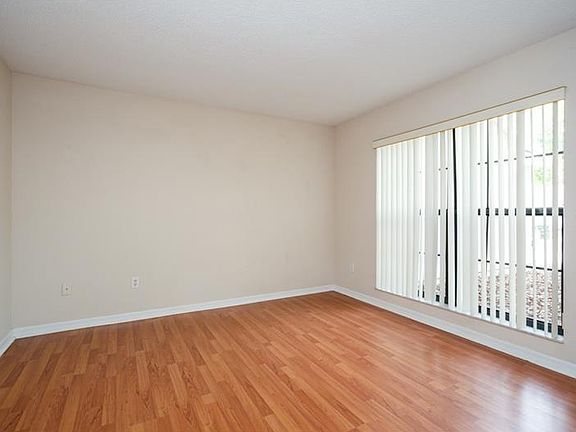 5th image of 2632 Hoffman Dr