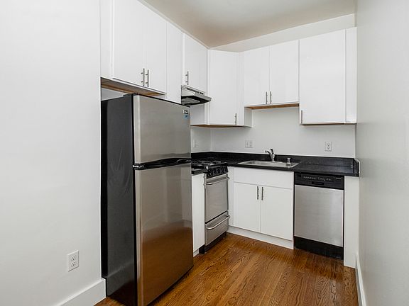 4th image of 2339 Market St APT 38