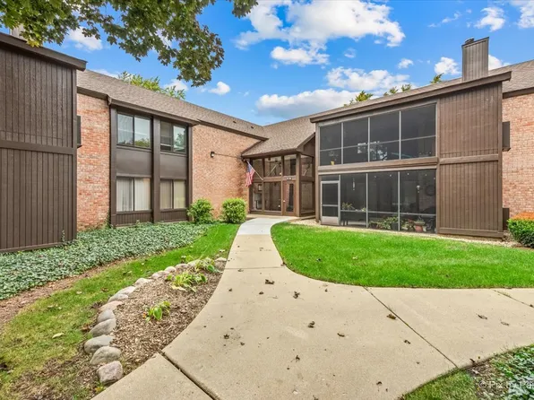 710 Saint Andrews Ln APT 16, Crystal Lake, IL 60014