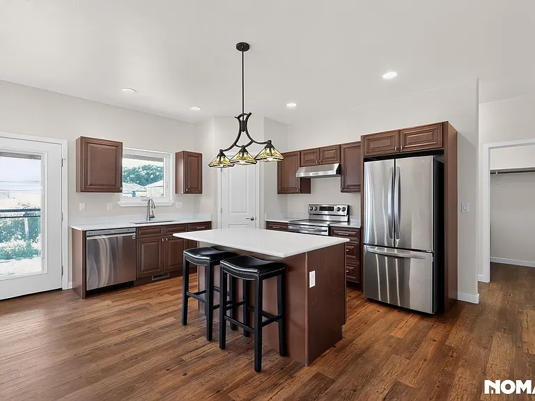 910 Pilot Knob Ave — Photo 2