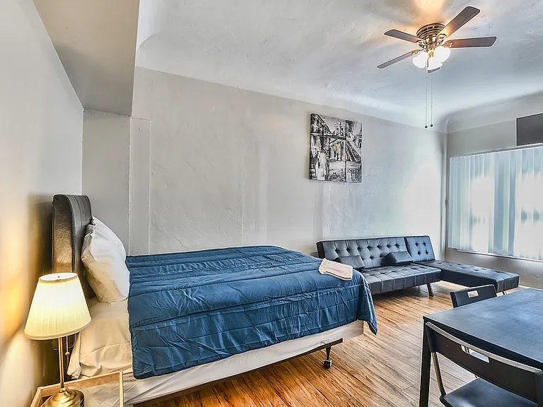 MacArthur Park Apartments — Photo 12