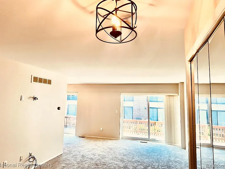 18268 University Park Dr — Photo 5