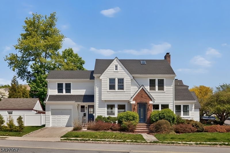 1st image of 909 Ridgewood Rd