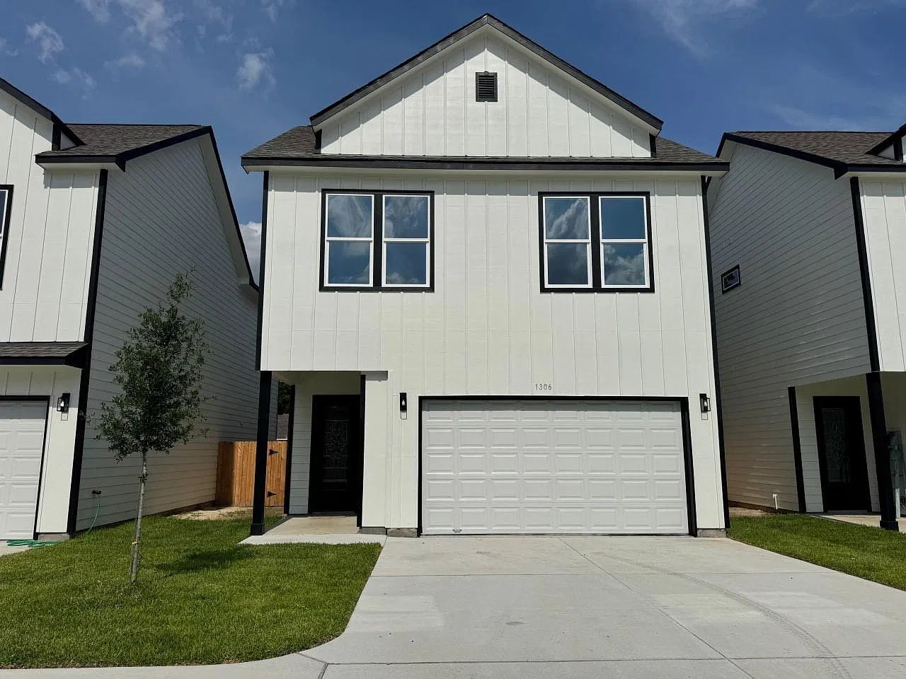 3 bed, 2.5 bath, 2040 sqft, $2,350 — Photo 1