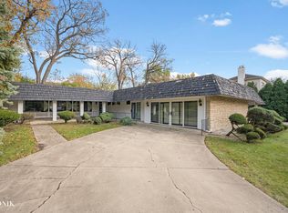 117 Crab Apple Ln, Oak Brook, IL 60523