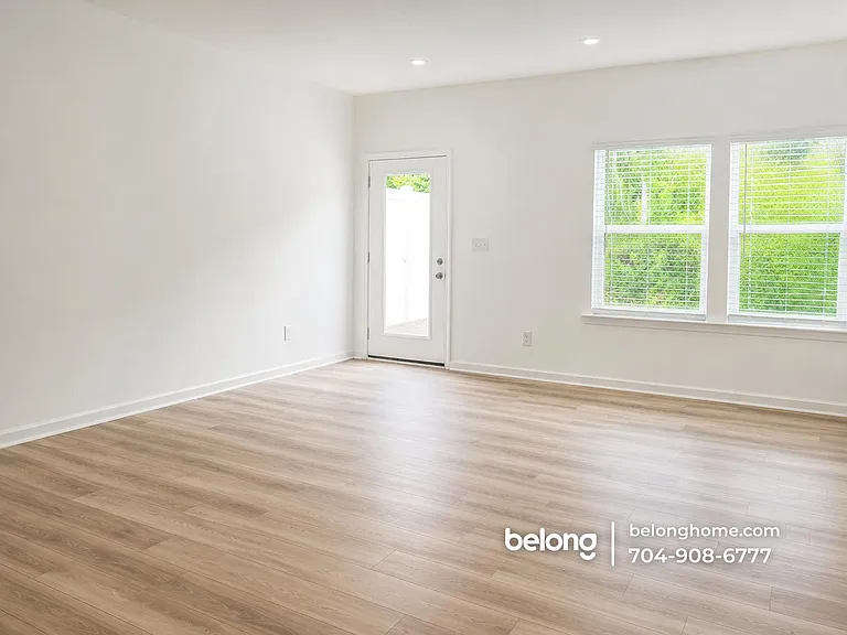 11912 Oak St — Photo 7