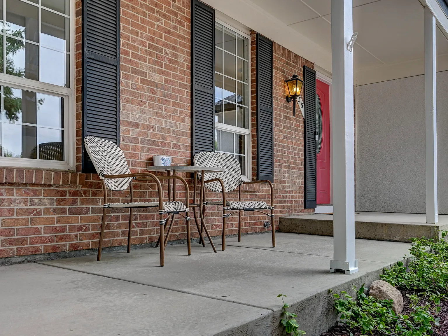 4 bed, 2808 sqft, $2,700 — Photo 2