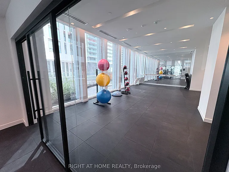 230 Simcoe St #1436 — Photo 26