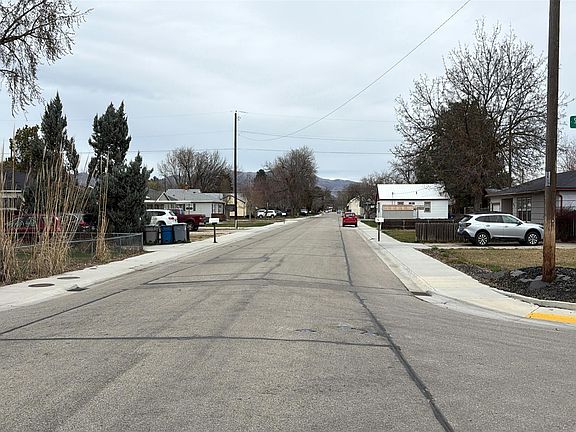 4th image of 4716 W Clark St