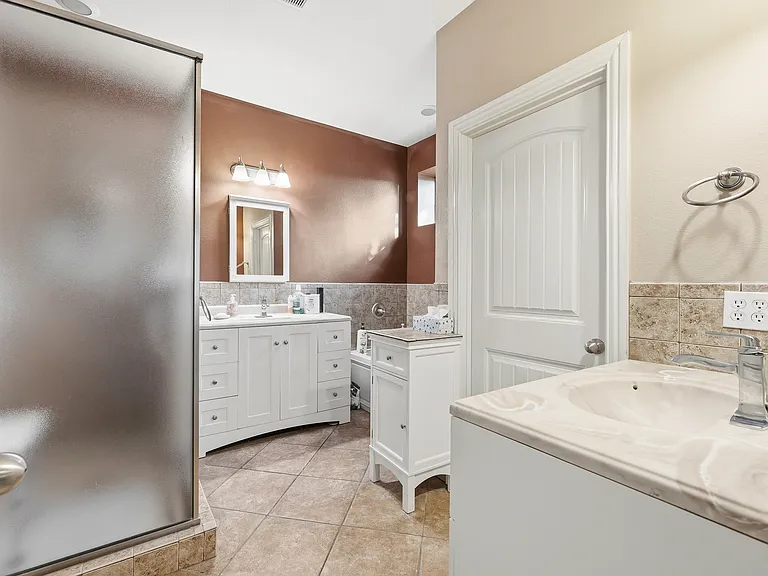 2720 Oates Dr — Photo 25