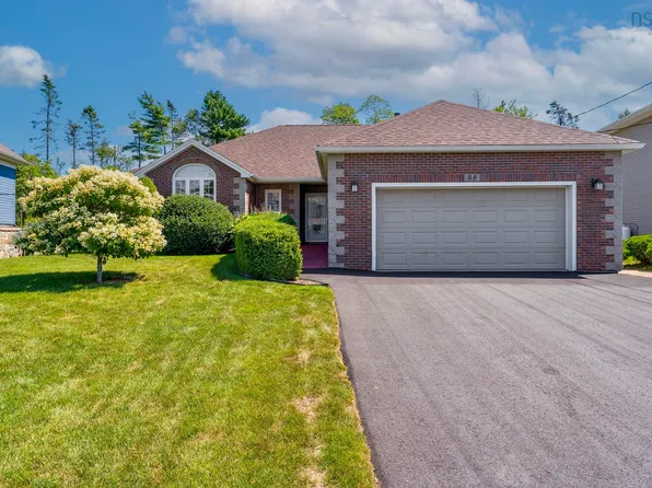 58 Longard Dr, Timberlea, NS B3T 2E1