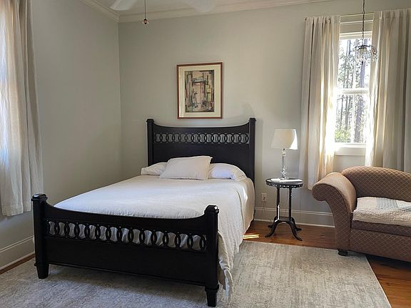 Master BR with queen bed