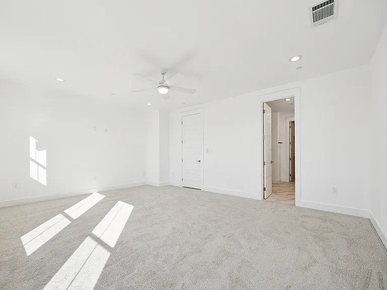 262 Harris St — Photo 5