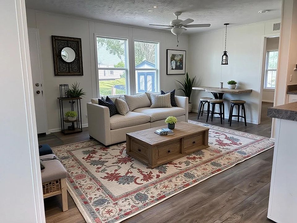 1st image of 317 SE Autumn Park Dr