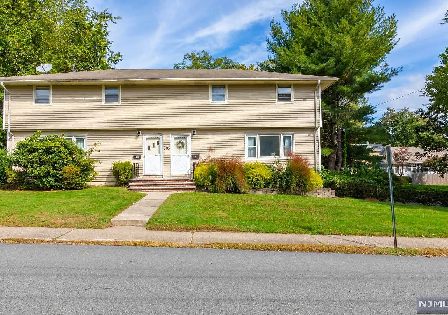 3 bed, 1.5 bath, $3,900 — Photo 1