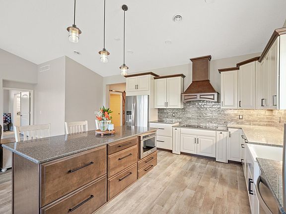 3rd image of 11316 Lancaster Way NE