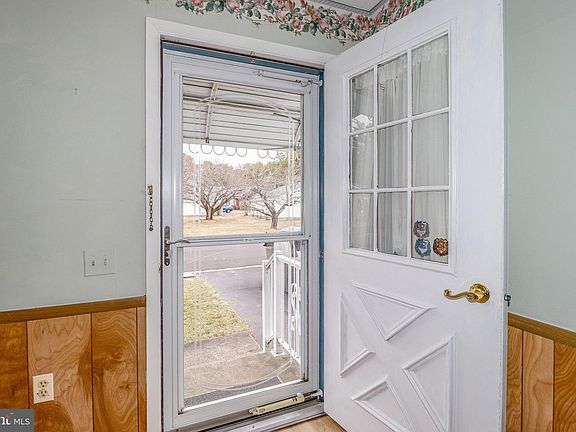 5th image of 16 Ardsley Ave #64