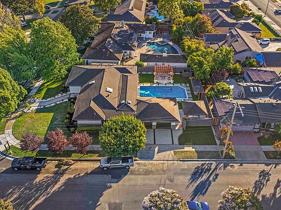 2nd image of 1131 Ruth Dr