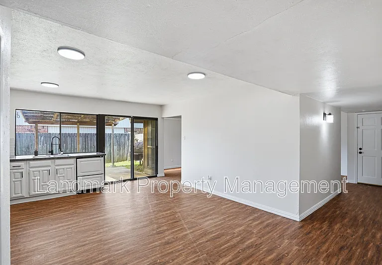 2711 Treeview Dr — Photo 15