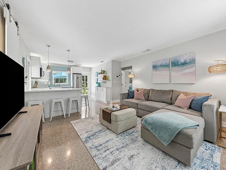 127 SW 10th Ave — Photo 8