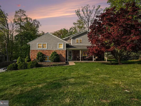 443 Woodcrest Rd, Wayne, PA 19087