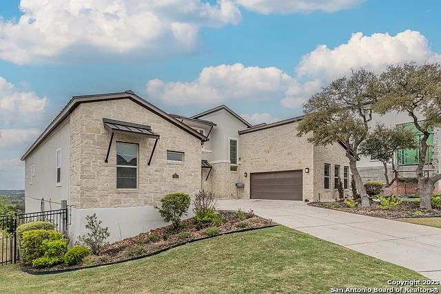 4 bed, 4.0 bath, 3599 sqft, $5,800 — Photo 2