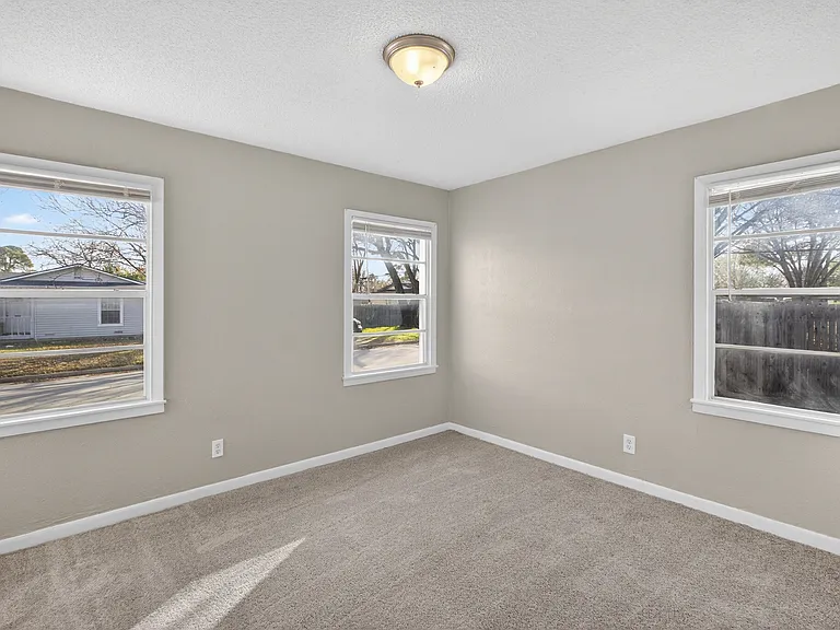 701 Harrison Ln — Photo 14