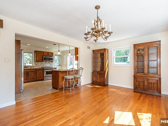 2nd image of 8 Pershing St