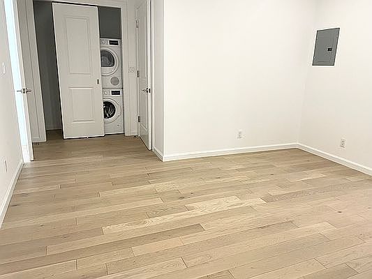 5th image of 160 E 48th St APT 9Q