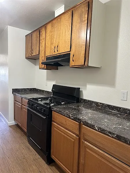 1 bed, 1.0 bath, 740 sqft, $1,275 — Photo 4