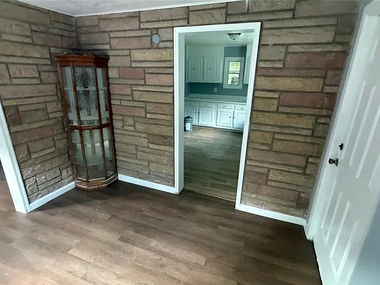 1021 California Dr — Photo 13