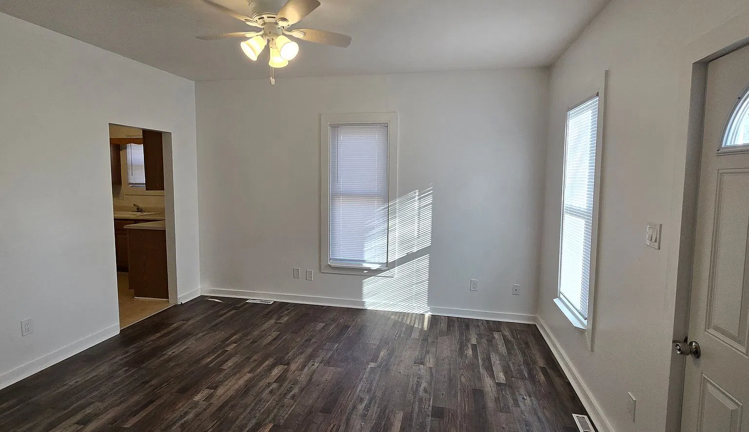 Remodeled 2 bedroom with Garage & small fenced in area - in Clay Center — Photo 3