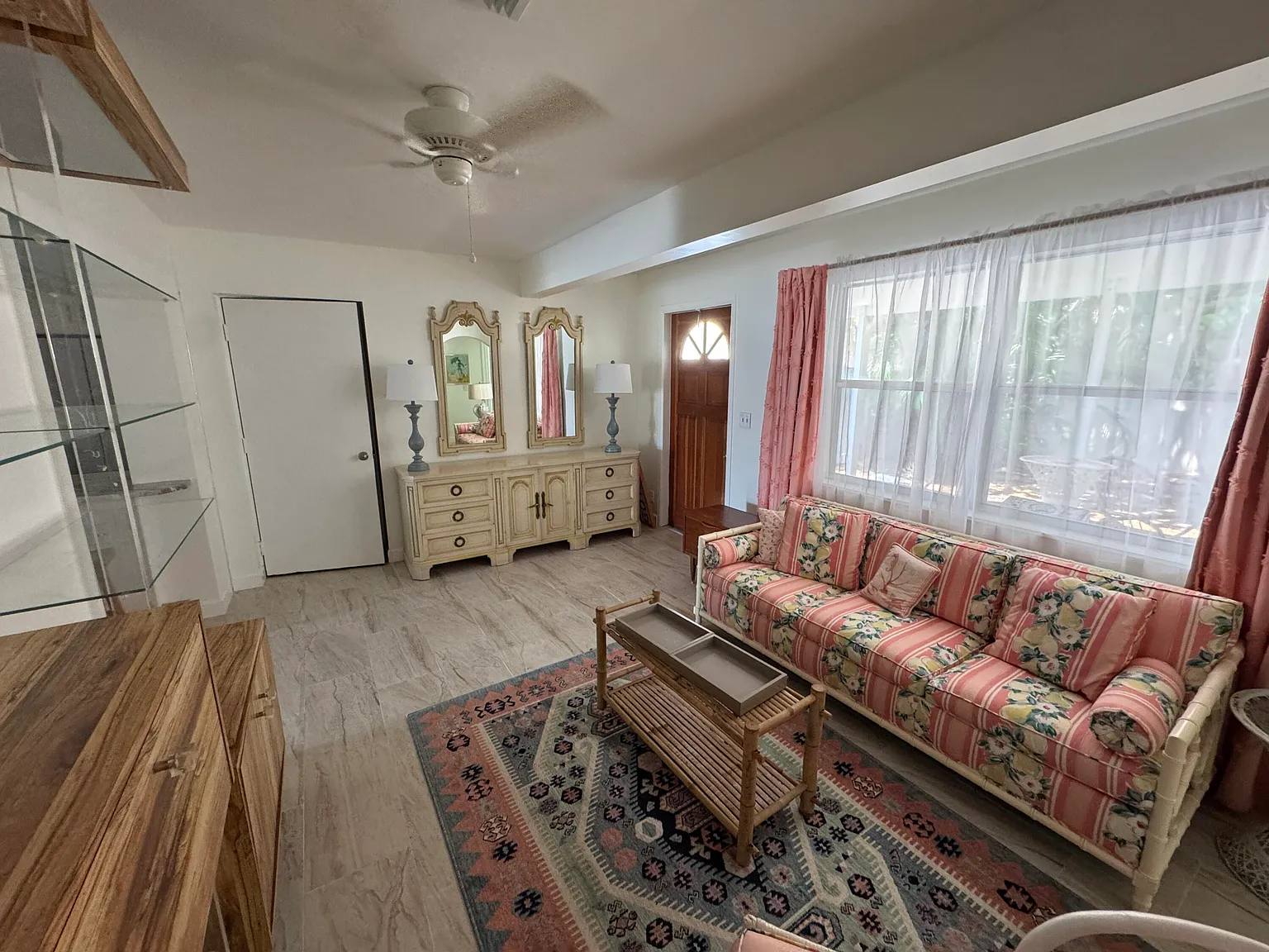 3 bed, 3.0 bath, 1636 sqft, $3,500 — Photo 3