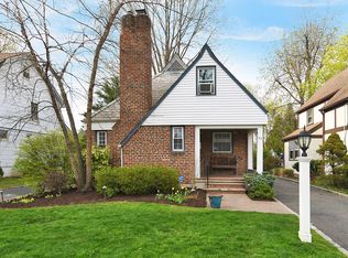 35 Bar Beach Rd, Port Washington, NY 11050