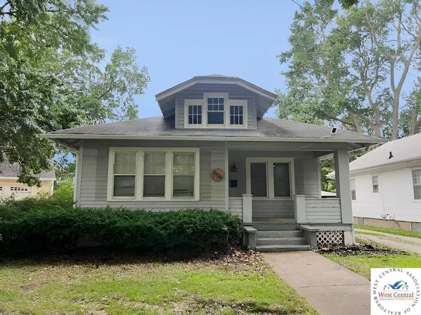 1104 S Barrett Ave, Sedalia, MO 65301