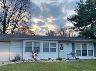 601 Valley View Dr, Bethalto, IL