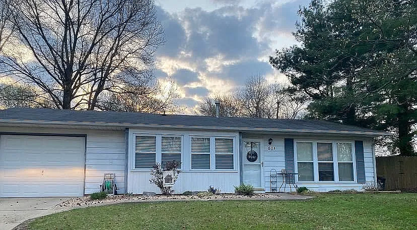 601 Valley View Dr photo 1